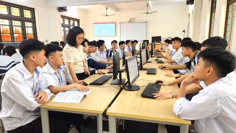 Giờ học của học sinh Trường trung học phổ thông A Phủ Lý, tỉnh Ninh Bình.