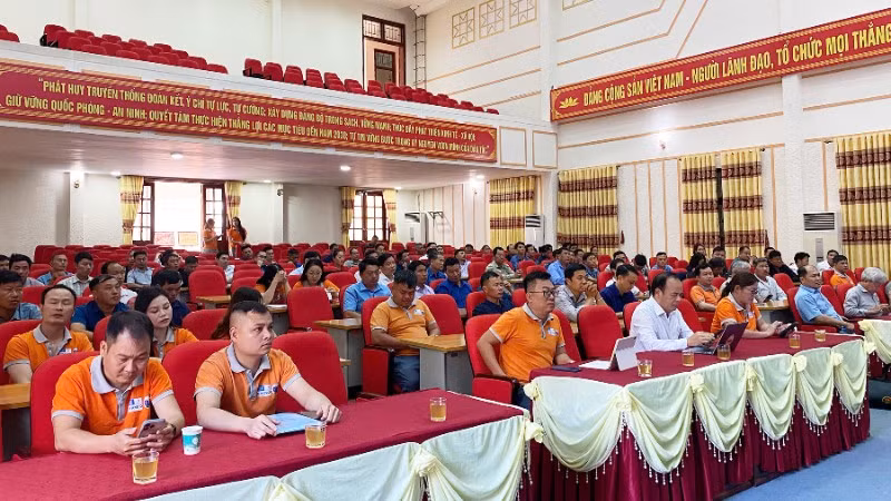 Lớp tập huấn nhằm trang bị kiến thức về biến đổi khí hậu, tai biến địa chất cho trưởng thôn, cán bộ xã trên Cao nguyên đá Đồng Văn.