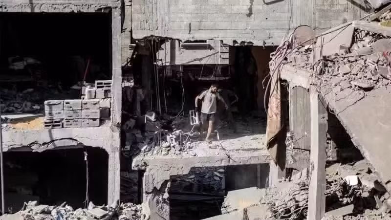 Cảnh đổ nát sau cuộc tấn công của Israel tại trại tị nạn Al-Shati, phía tây Gaza, ngày 9/5/2026. (Ảnh: THX/TTXVN) 