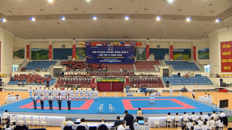 Quang cảnh Nhà thi đấu thể dục, thể thao tỉnh Ninh Bình - nơi diễn ra Giải vô địch Karate Đông Nam Á lần thứ 13. (Ảnh: HOÀI THU)