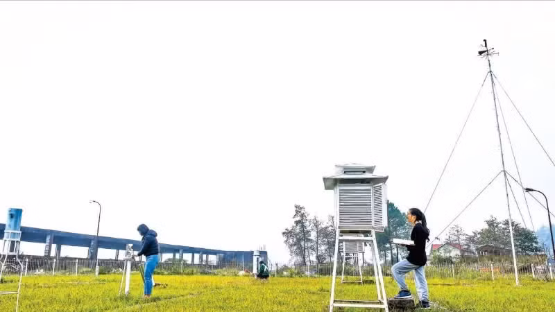 Công tác dự báo và cảnh báo sớm chính là “tuyến phòng thủ” đầu tiên, giữ vai trò quyết định trong bảo vệ tính mạng người dân và tài sản. (Ảnh: TRỌNG TÙNG) 