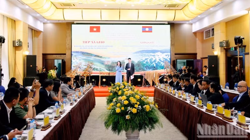 Quang cảnh buổi làm việc.