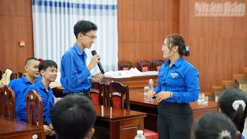 Đoàn viên, thanh niên chia sẻ tại chương trình tập huấn.
