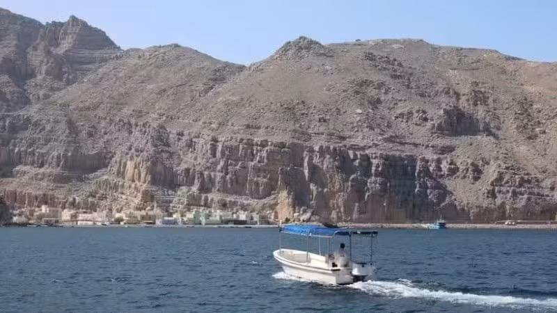 Quang cảnh làng Kumzar ở miền bắc Oman, gần eo biển Hormuz. (Ảnh: THX/TTXVN) 