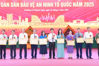 Khen thưởng các tập thể, cá nhân có thành tích tiêu biểu trong phong trào toàn dân bảo vệ an ninh Tổ quốc và Ngày hội toàn dân bảo vệ an ninh Tổ quốc năm 2025 tại phường Lê Thanh Nghị (Hải Phòng).