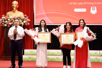 Các thí sinh đoạt giải Nhất cuộc thi Tuổi trẻ học tập và làm theo tư tưởng, đạo đức, phong cách Hồ Chí Minh, năm học 2024-2025.