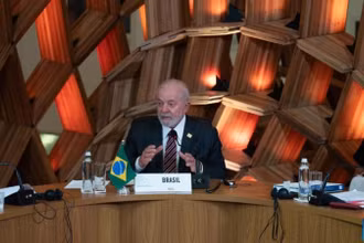 Tổng thống Brazil Luiz Inacio Lula da Silva phát biểu tại Hội nghị thượng đỉnh Khối Thị trường chung Nam Mỹ (MERCOSUR) diễn ra ở Rio de Janeiro (Brazil), ngày 7/12/2023. (Ảnh: Xinhua)
