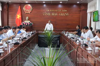 Quang cảnh cuộc họp.