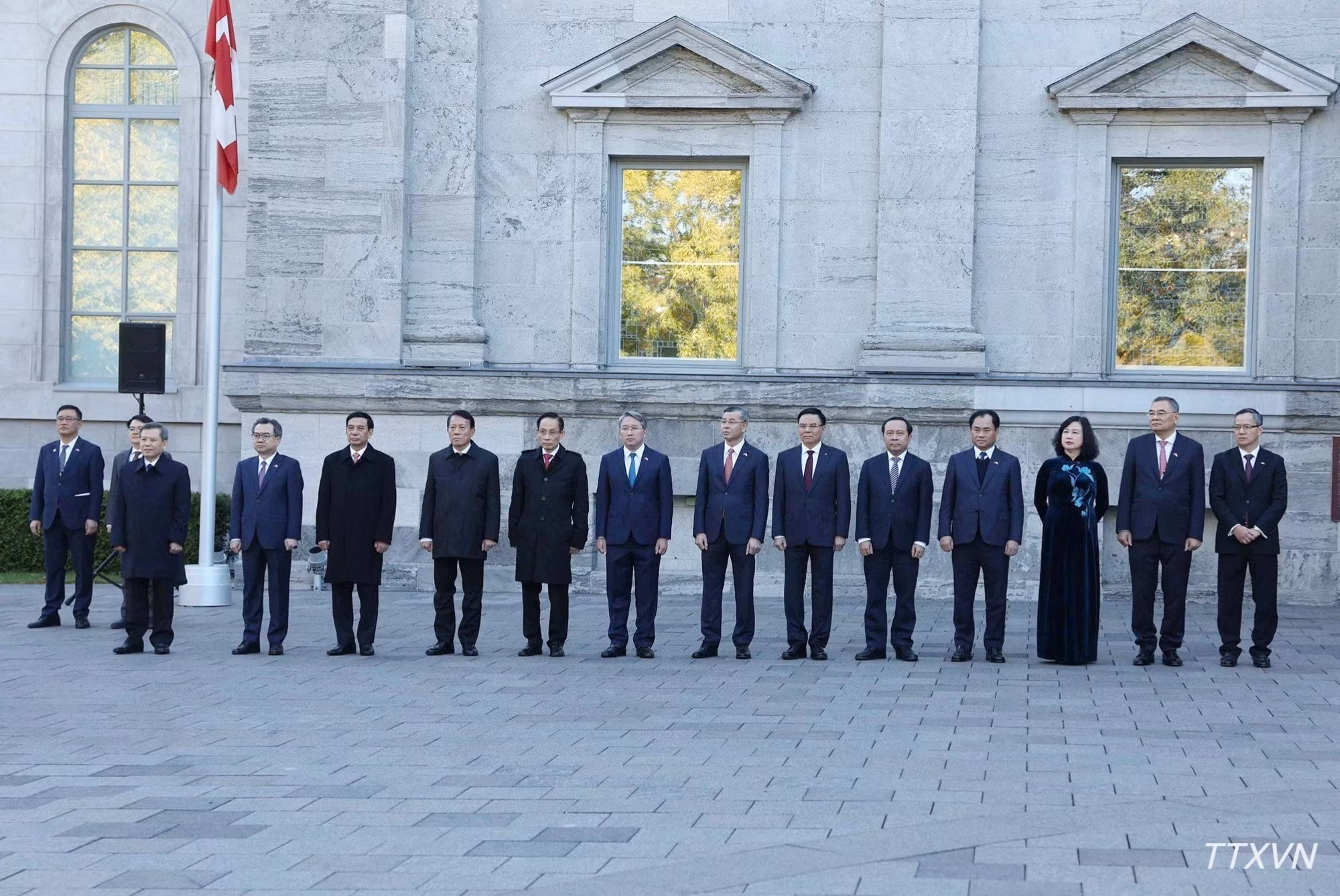 vna-potal-le-don-tong-bi-thu-chu-tich-nuoc-to-lam-tham-cap-nha-nuoc-toi-canada.jpg