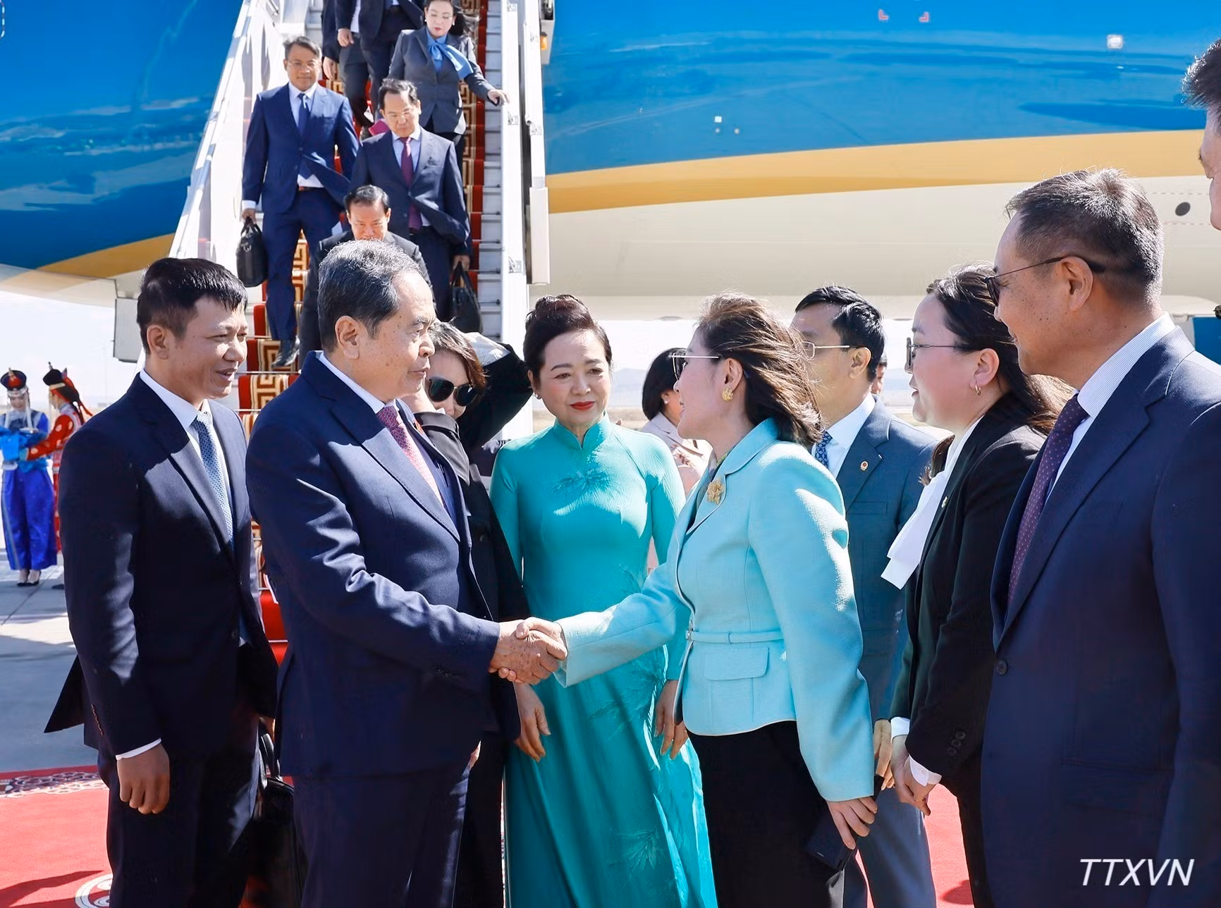 vna-potal-chu-tich-quoc-hoi-va-phu-nhan-bat-dau-tham-chinh-thuc-mong-co-503.jpg