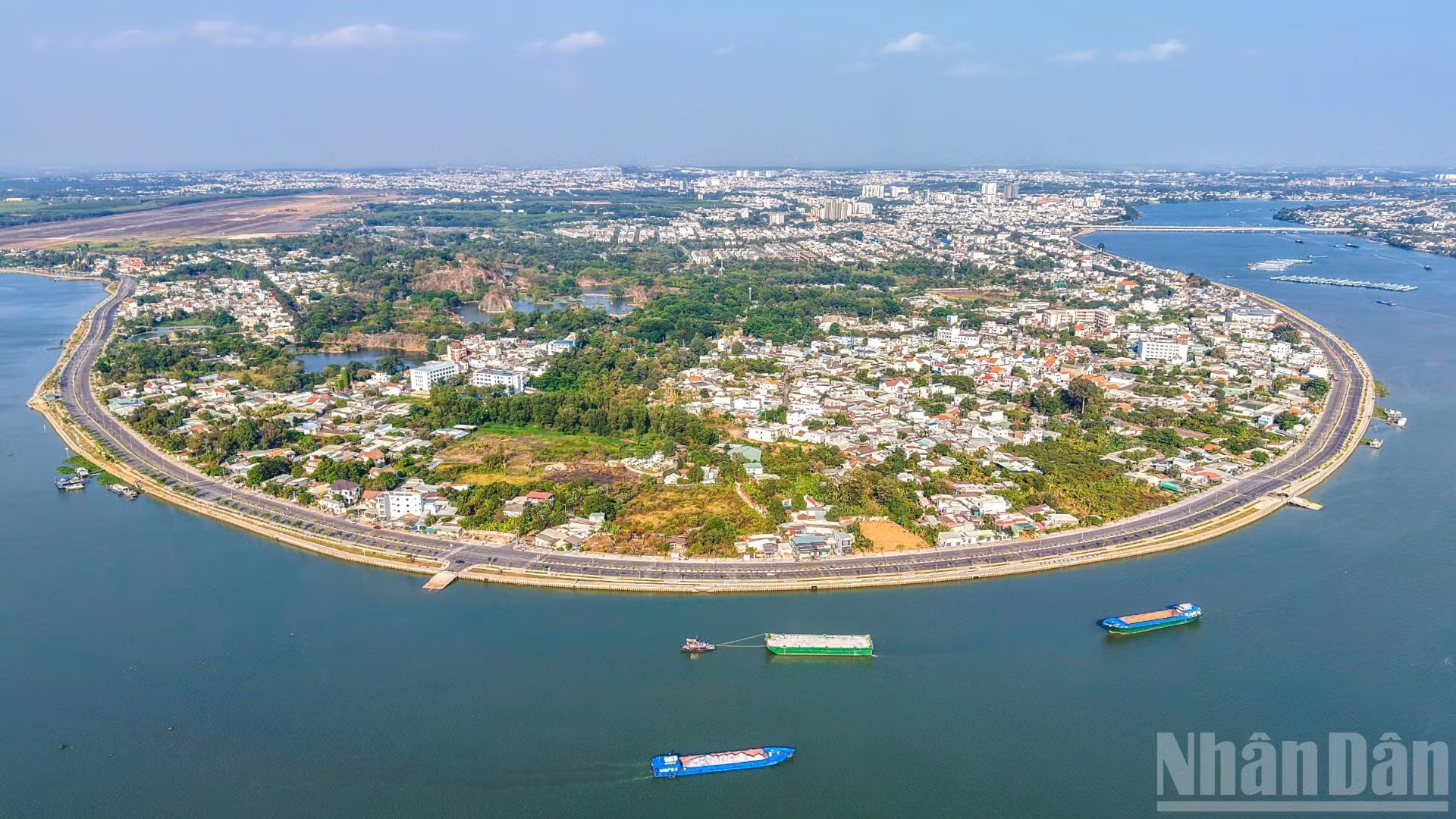 Cùng với sân bay Long Thành, hành lang sông Đồng Nai sẽ thực sự trở thành xung lực phát triển mạnh mẽ của thành phố Đồng Nai.