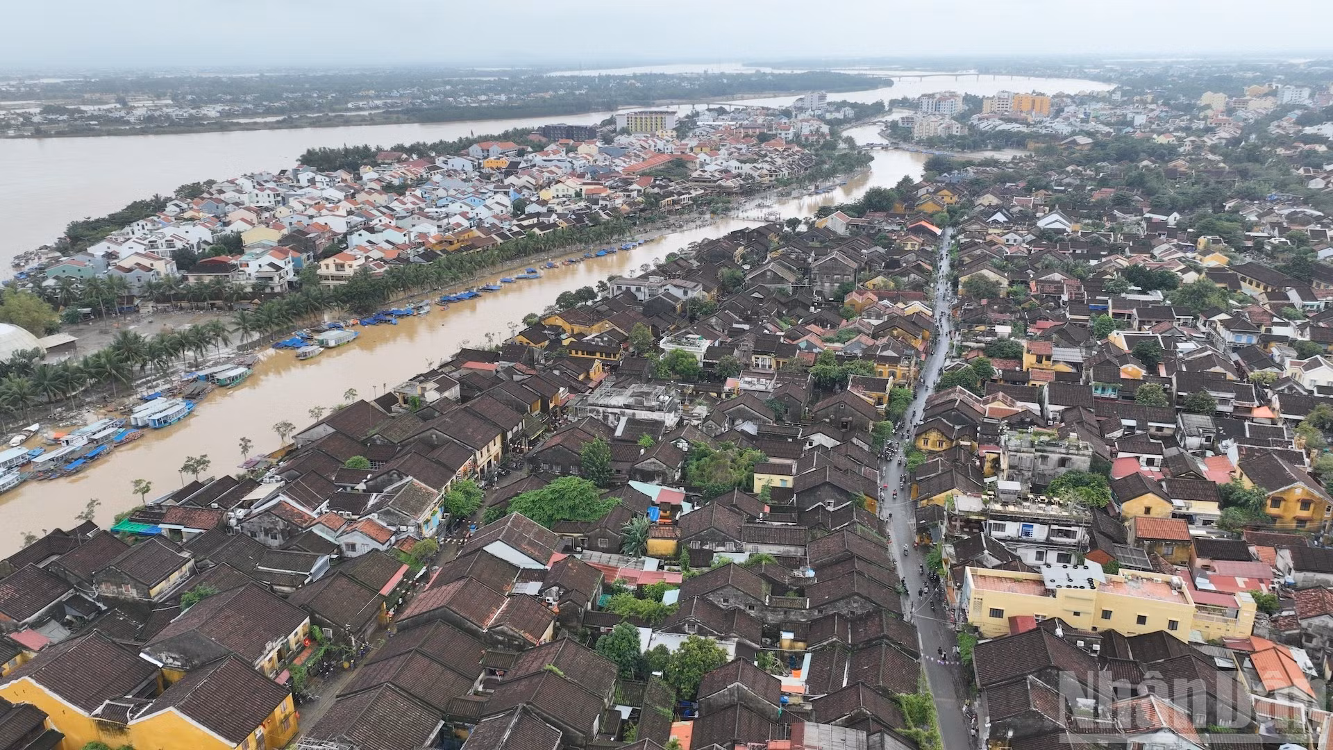 Phố cổ Hội An sáng 1/11.