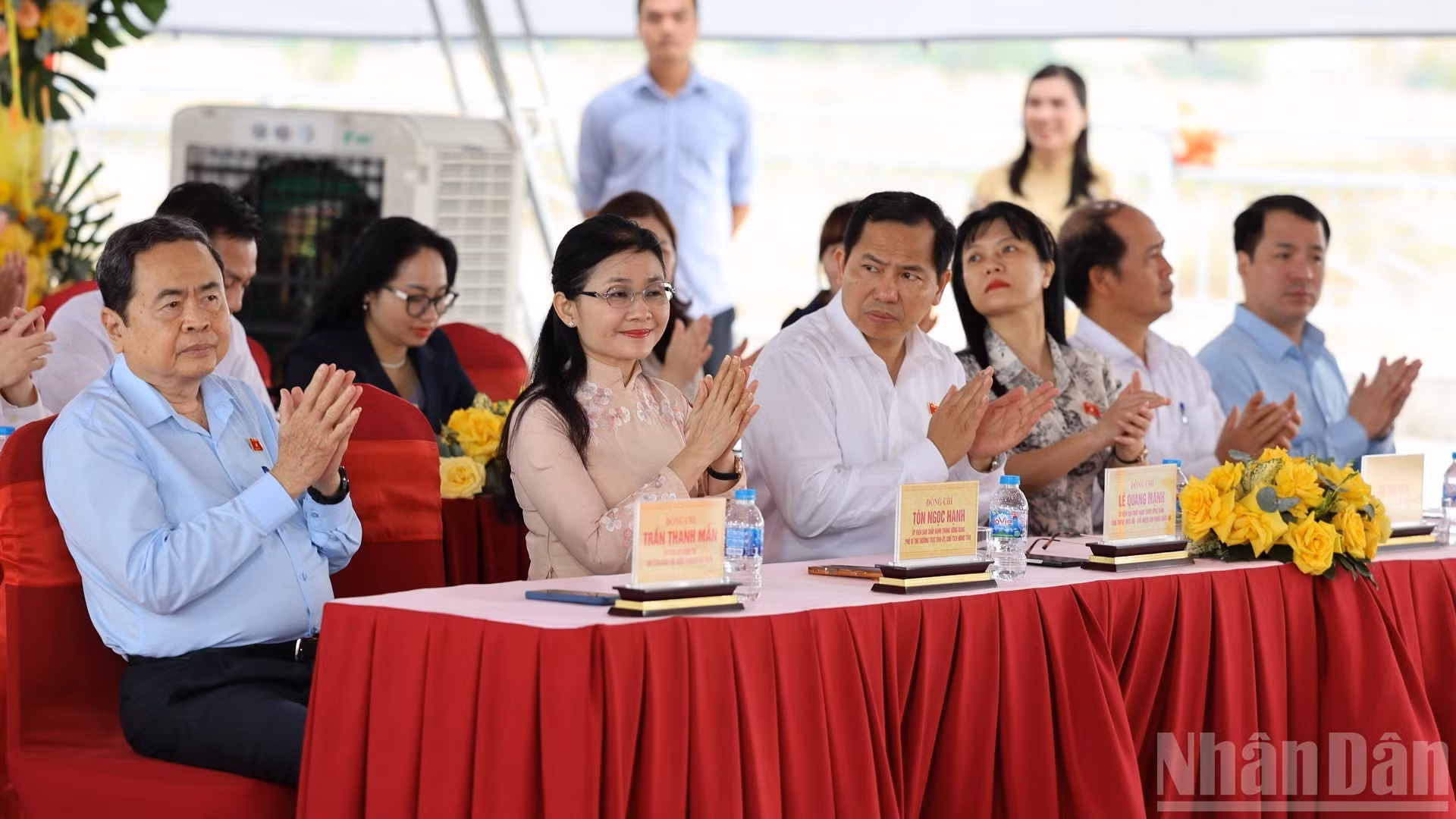 ndo_br_599a4487-resize-2379.jpg