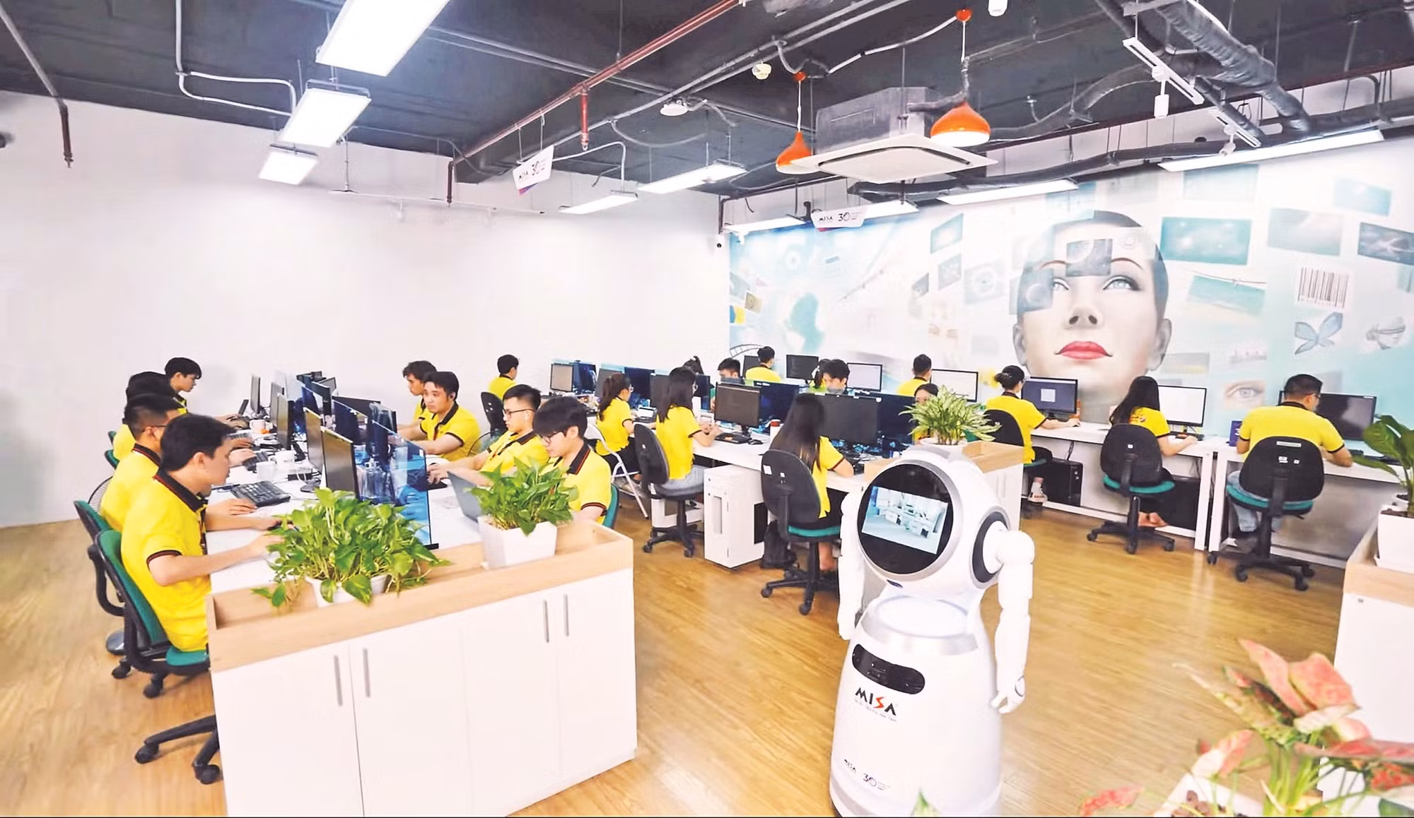 Cán bộ, nhân viên Tập đoàn MISA tích cực nghiên cứu, ứng dụng trí tuệ nhân tạo (AI) vào hoạt động của doanh nghiệp (Ảnh: NGUYÊN TRANG)