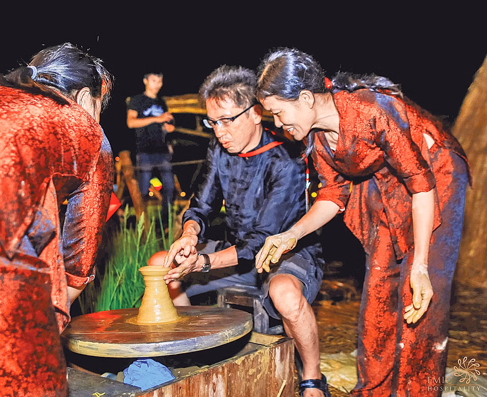 tu-bua-an-nghin-do-03.jpg