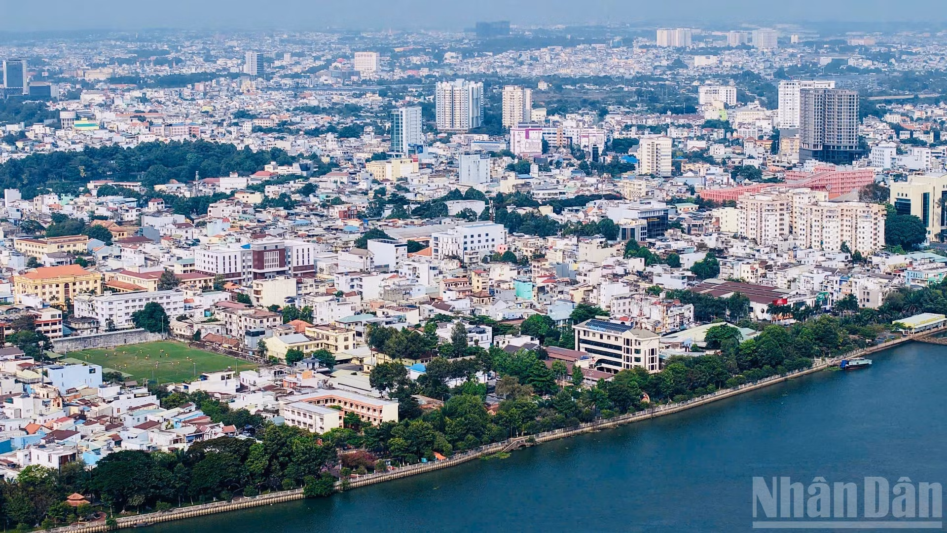 Một góc phường Trấn Biên, thành phố Đồng Nai từ hướng sông Đồng Nai.