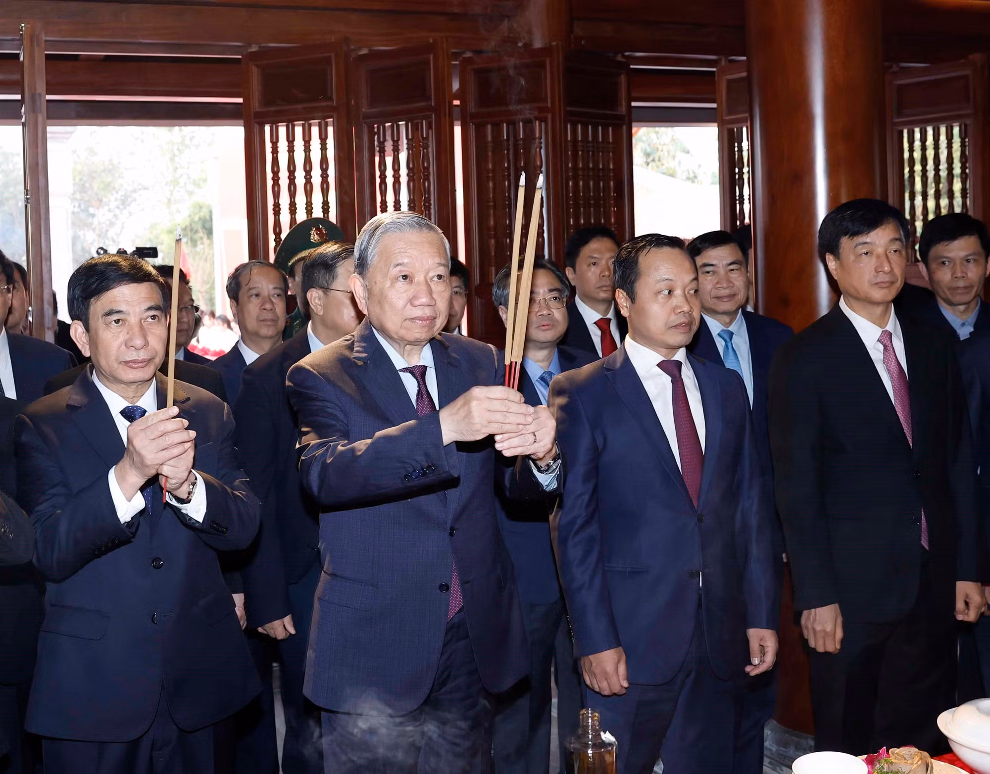 vna-potal-tong-bi-thu-to-lam-du-le-khanh-thanh-nha-tuong-niem-chu-tich-ho-chi-minh-tai-di-tich-doi-e2-8564265.jpg