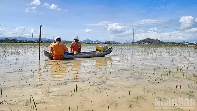 Còn hơn 553 nghìn khách hàng chưa được cấp điện trở lại do nhiều tuyến lưới và trạm biến áp bị cô lập.