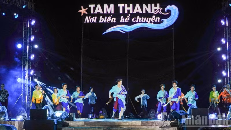 Chương trình nghệ thuật tại đêm khai mạc Lễ hội biển Tam Thanh năm 2026 , với chủ đề “Tam Thanh - Biển xanh vẫy gọi”.
