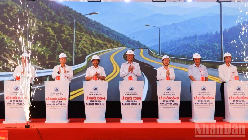 Lãnh đạo thành phố Đà Nẵng ấn nút khởi công Dự án cải tạo, nâng cấp Quốc lộ 14D.