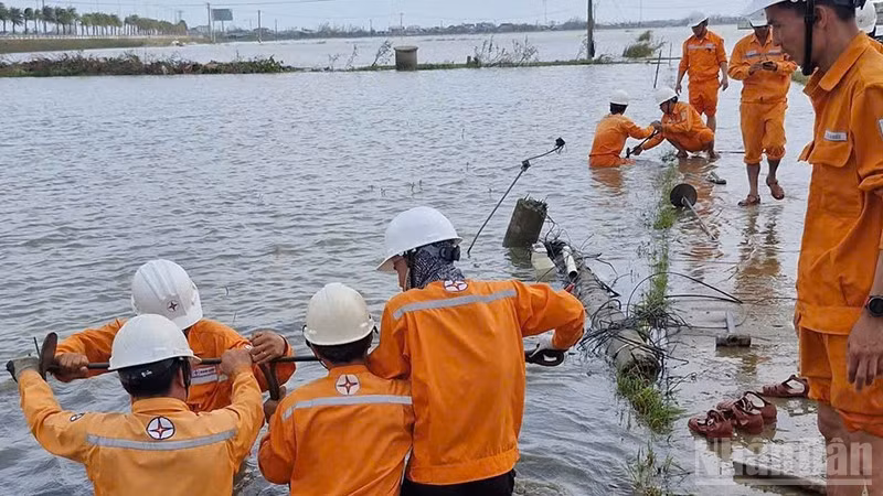 EVNCPC đã khôi phục cấp điện cho gần 1,19 triệu khách hàng bị ảnh hưởng bởi mưa, lũ.