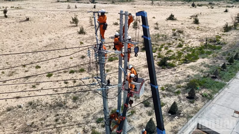 EVNCPC đã chỉ đạo các Công ty Điện lực thành viên triển khai nhiều giải pháp vận hành nguồn và lưới điện.