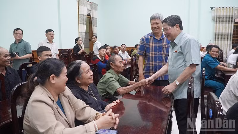 Phó Chủ tịch Quốc hội Nguyễn Đức Hải gặp gỡ cử tri xã Nam Trà My, thành phố Đà Nẵng.