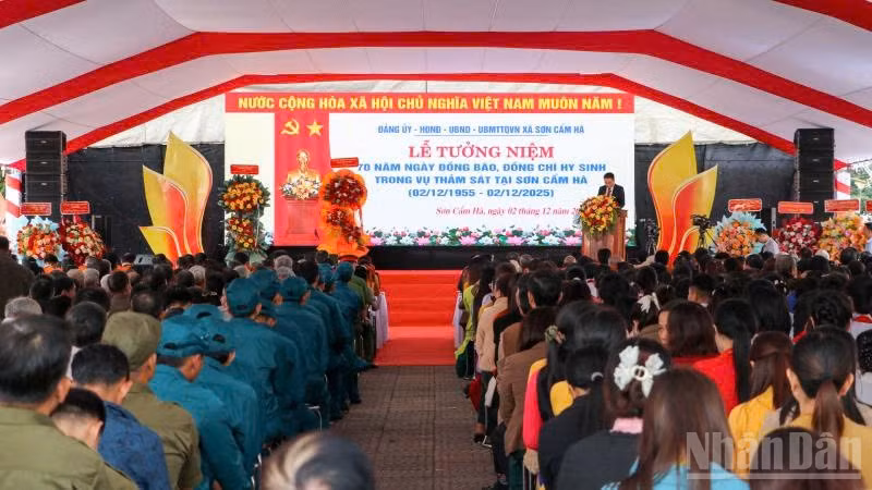 Quang cảnh Lễ tưởng niệm 70 năm ngày đồng bào, đồng chí hy sinh trong các vụ thảm sát tại Sơn Cẩm Hà.