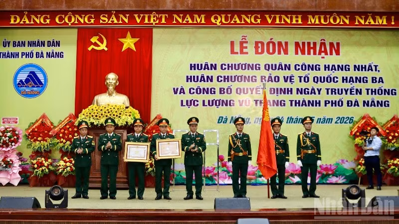 Lực lượng vũ trang thành phố Đà Nẵng đón nhận Huân chương Quân công hạng Nhất, Huân chương Bảo vệ Tổ quốc hạng Ba.