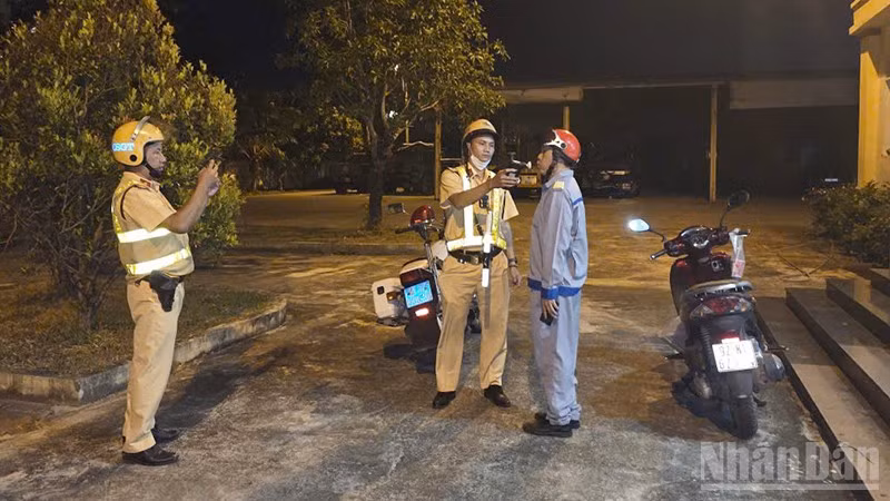 Lực lượng Cảnh sát giao thông thành phố Đà Nẵng thực hiện nhiệm vụ với tinh thần “không có vùng cấm, không có ngoại lệ”.