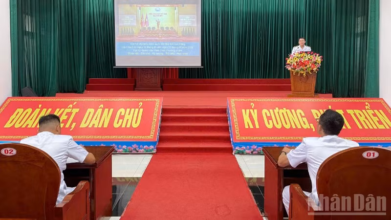 Cán bộ tham gia thi báo cáo viên ở các đơn vị trực thuộc Vùng Cảnh sát biển 2.