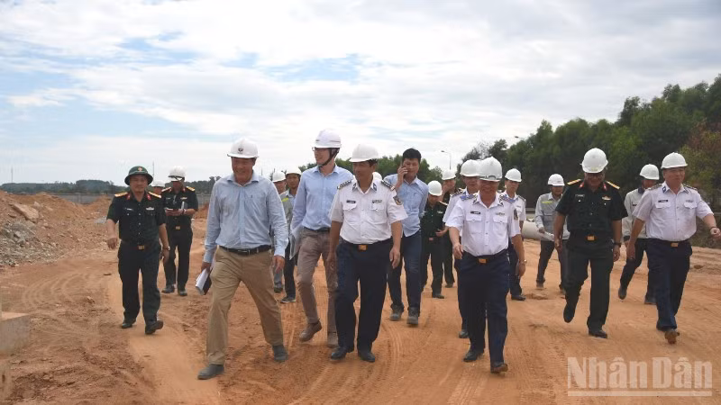 Thiếu tướng Đàm Xuân Tuấn, Phó Tư lệnh Cảnh sát biển Việt Nam kiểm tra thực tế Dự án Di chuyển cơ quan Bộ Tư lệnh Vùng Cảnh sát biển 2.