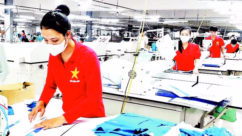 Một phân xưởng của Xí nghiệp May Hà Quảng.