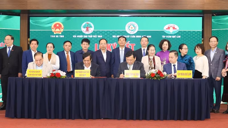 Đại diện lãnh đạo các đơn vị ký kết biên bản hợp tác giai đoạn 2026-2030.