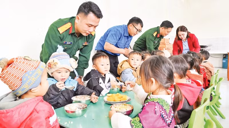 Bữa trưa ấm áp tại điểm trường Hoàng Lao Chải, Trường mầm non Thàng Tín, xã Thàng Tín, tỉnh Tuyên Quang.