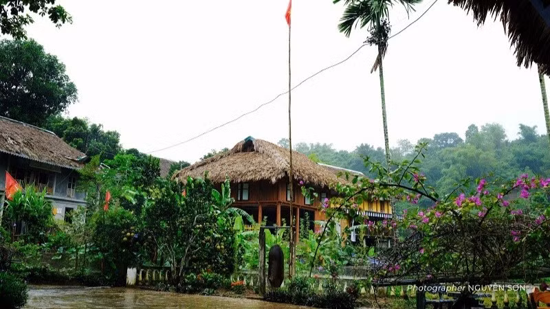 Xóm Mỗ: Sáng - Xanh - Sạch - Đẹp. (Ảnh: Nguyễn Sơn)