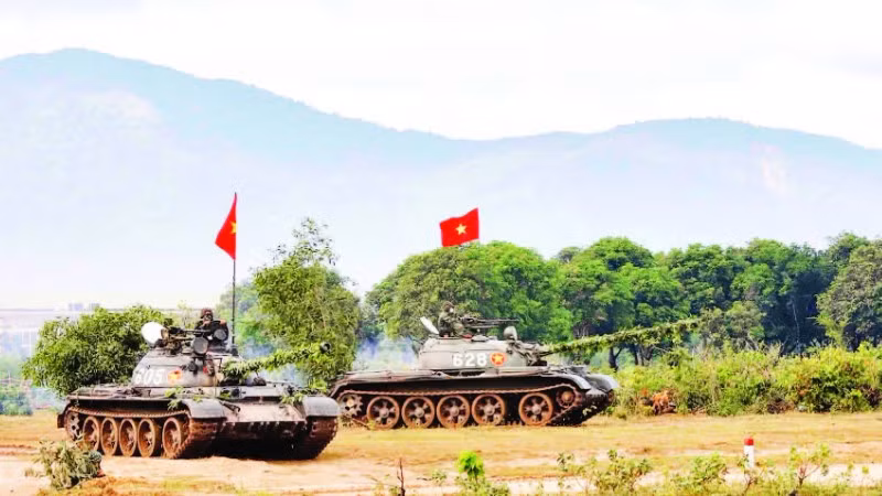 Thực hành diễn tập khu vực phòng thủ tại Quân khu 5.