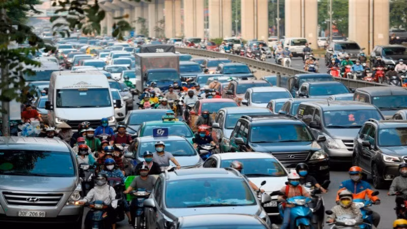 Ô-tô và xe máy đều đang được đưa vào lộ trình kiểm soát khí thải nhằm giảm ô nhiễm không khí.