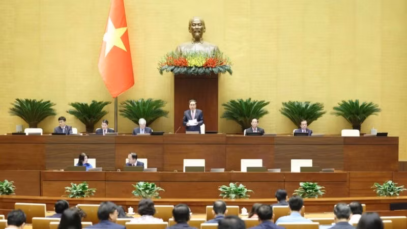 Chủ tịch Quốc hội Trần Thanh Mẫn điều hành nội dung phiên họp sáng 4/12. (Ảnh: DUY LINH)