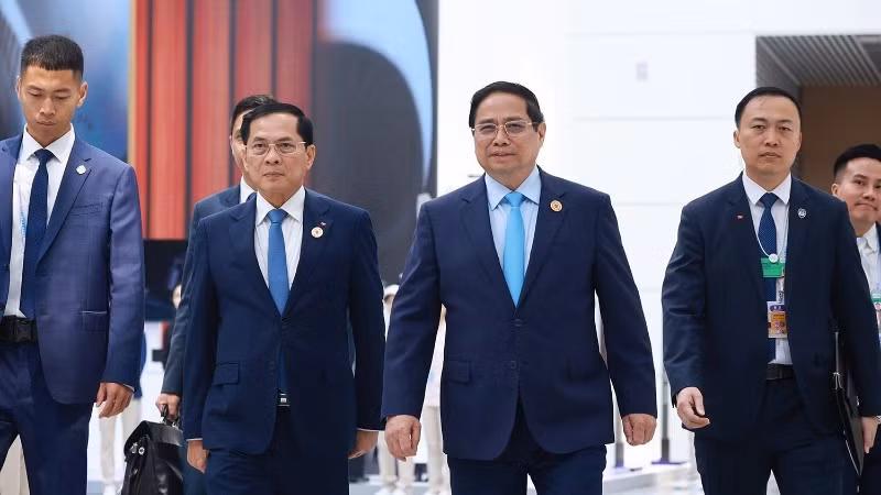 Thủ tướng Phạm Minh Chính đến tham dự khai mạc Hội nghị WEF 16 Thiên Tân 2025. (Ảnh: TTXVN)