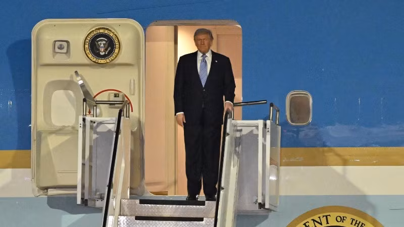 Tổng thống Mỹ Donald Trump tới Bắc Kinh ngày 13/5/2026, bắt đầu chuyến thăm cấp nhà nước Trung Quốc. (Ảnh: THX/TTXVN)