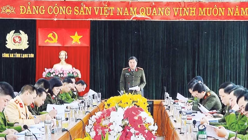 Thiếu tướng Nguyễn Tiến Trung, Giám đốc Công an tỉnh Lạng Sơn chỉ đạo công tác giữ gìn an ninh trật tự ở cơ sở.