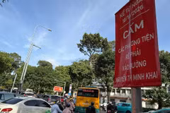 Phân luồng giao thông trục đường Nguyễn Thị Minh Khai phục vụ thi công tuyến Metro số 2. (Ảnh: QUÝ HIỀN)