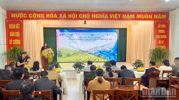 Quang cảnh Lễ ký kết hợp tác tổ chức Giải chạy Cầu Đất Hybrid Run lần thứ nhất năm 2026. (Ảnh: ĐAM TRỌNG)