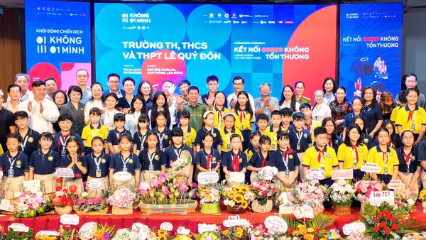 Khởi động chiến dịch “Không một mình” năm 2026 tại Trường tiểu học, trung học cơ sở và trung học phổ thông Lê Quý Đôn, tỉnh Lâm Đồng. (Ảnh: CTV)
