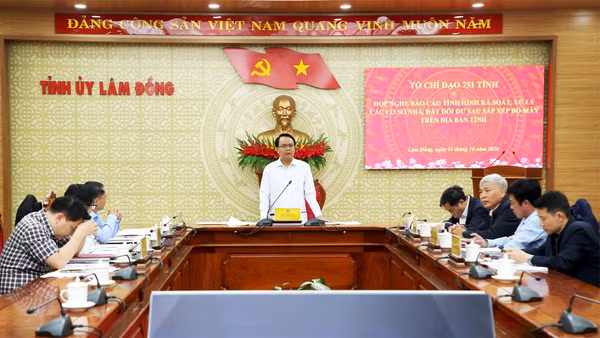 Phó Bí thư Thường trực Tỉnh ủy Lâm Đồng Đặng Hồng Sỹ chủ trì cuộc họp Tổ chỉ đạo 751 tỉnh. (Ảnh: CTV)