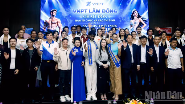Lãnh đạo Sở Văn hóa, Thể thao và Du lịch Lâm Đồng cùng VNPT Lâm Đồng chào đón Ban tổ chức và thí sinh Cuộc thi Hoa hậu và nam vương siêu mẫu thể hình thế giới 2026. (Ảnh: BẢO VĂN)