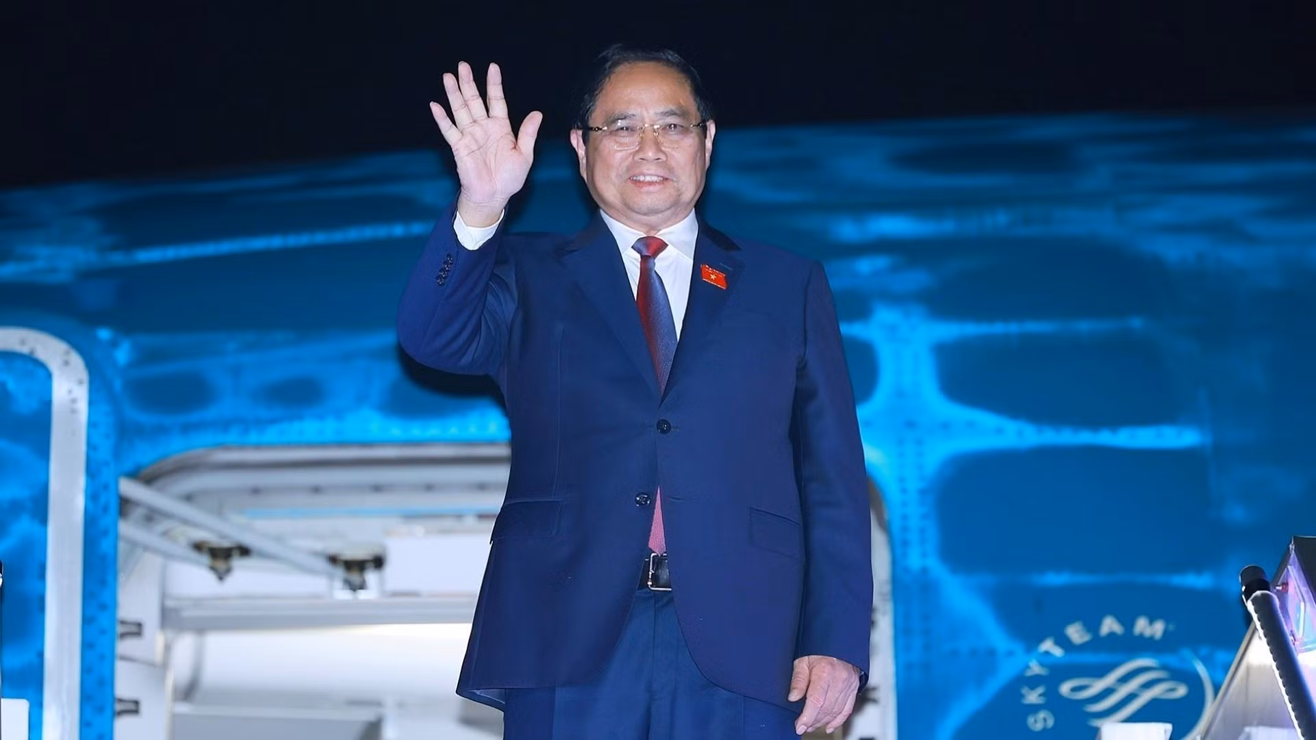 Thủ tướng Phạm Minh Chính đến Kuala Lumpur, bắt đầu chuyến tham dự Hội nghị Cấp cao ASEAN lần thứ 47 và các Hội nghị Cấp cao liên quan. (Ảnh: TTXVN)