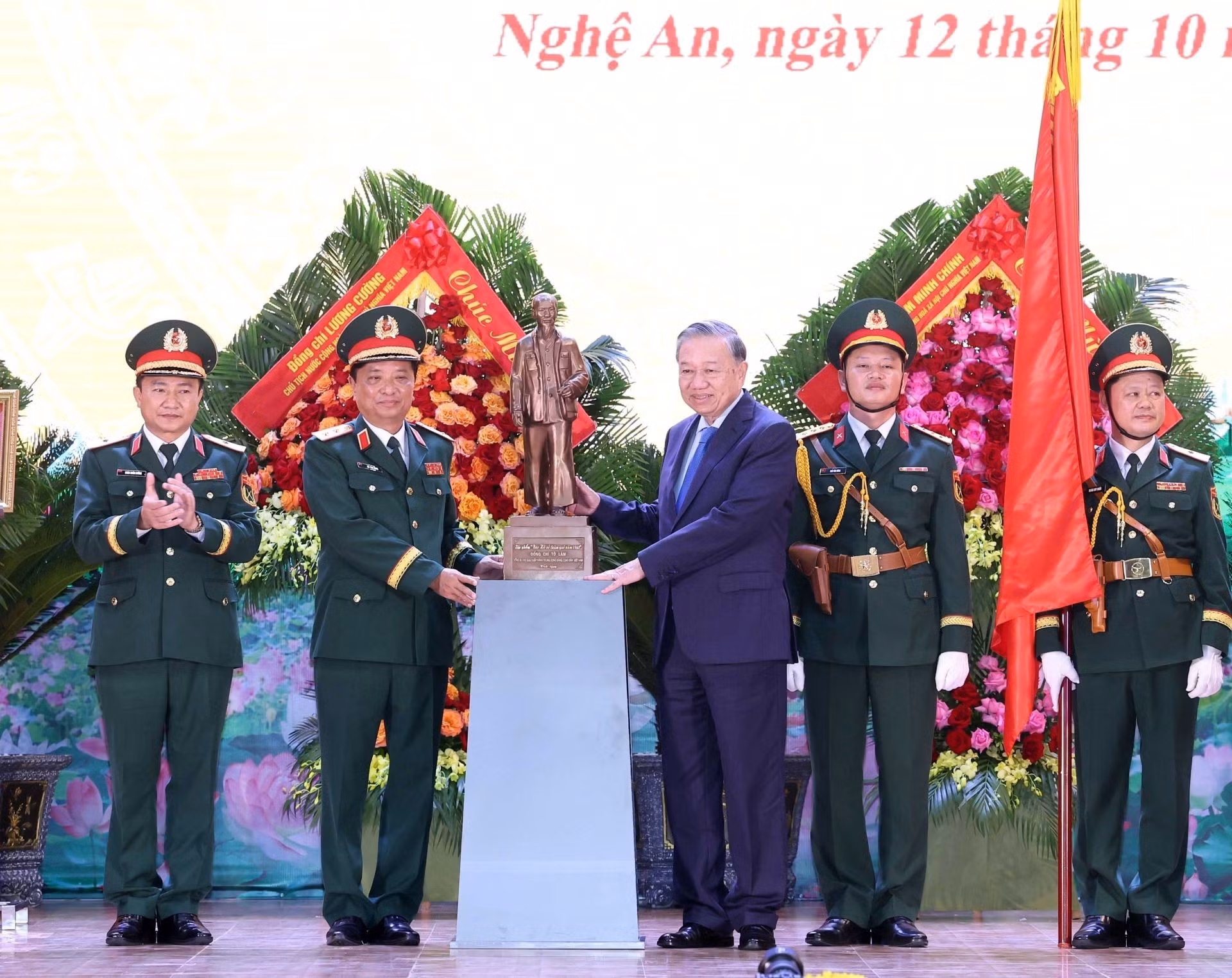 tbt7-tang-tuong-hcm.jpg