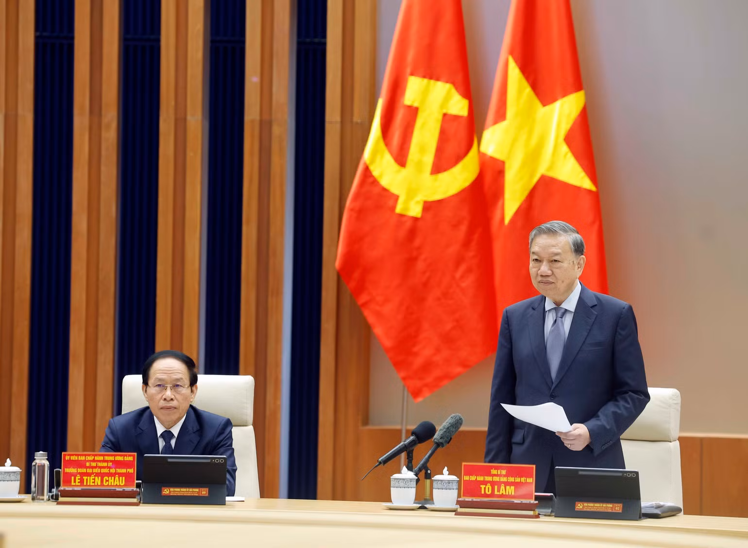 vna-potal-tong-bi-thu-lam-viec-voi-ban-chap-hanh-dang-bo-thanh-pho-hai-phong-8644439.jpg